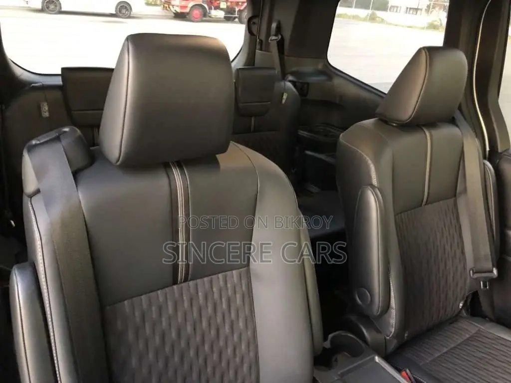 Toyota Noah SZ HYB 4 POINT 2022