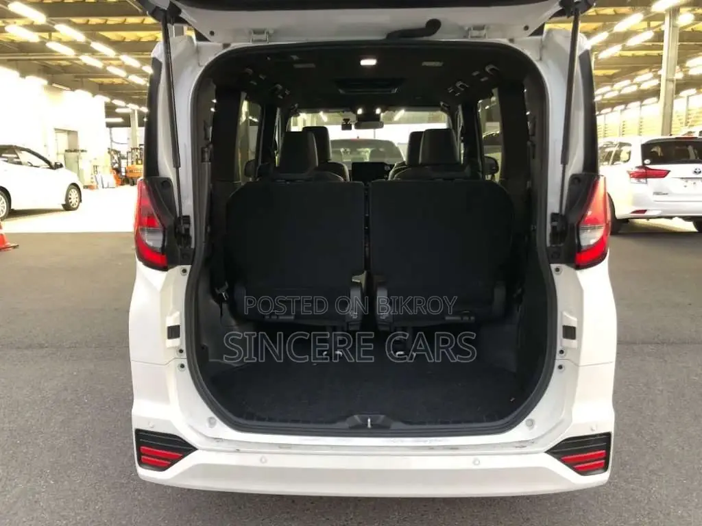 Toyota Noah SZ HYB 4 POINT 2022