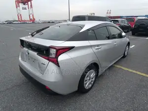 Toyota Prius S Safety Plus 2 2021