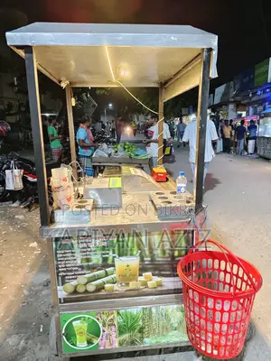 For Sale – Digital Sugarcane Juice Machine with Mobile Cart