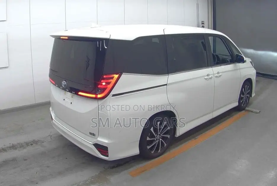 Toyota Noah Hybrid SZ Pearl New 2023