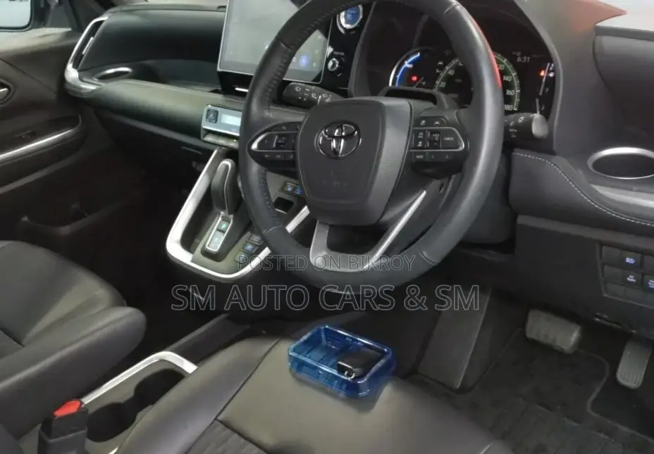 Toyota Noah Hybrid SZ Pearl New 2023