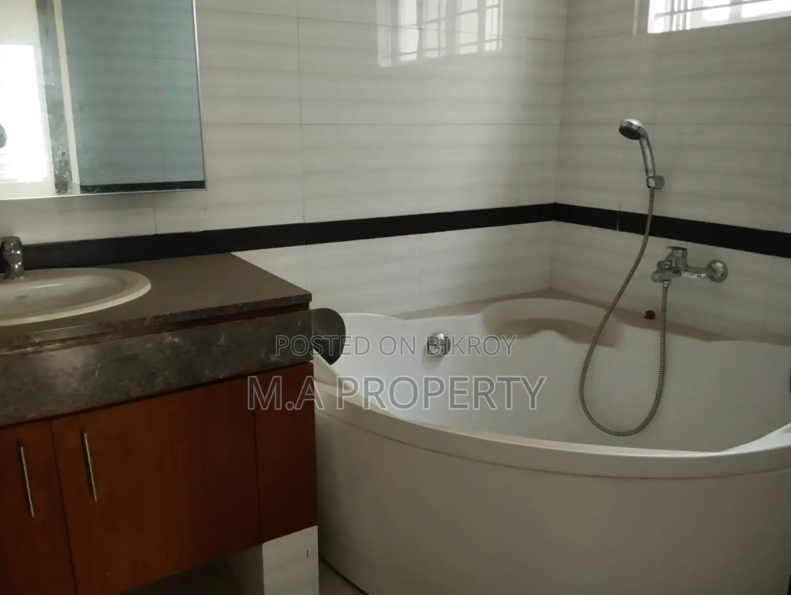 ৬৫০০ বর্গফুটের ৫-বেডরুম ও ২-কারপার্কিং সহ ডুপ্লেক্স অ্যাপার্টমেন্ট ভাড়া হবে
