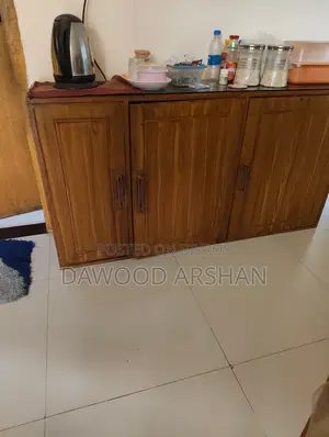 ডাইনিং হল এবং লিভিং রুমের জন্য ক্যাবিনেট