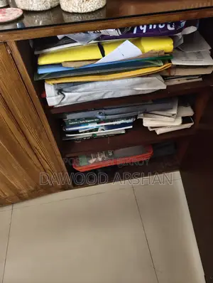 ডাইনিং হল এবং লিভিং রুমের জন্য ক্যাবিনেট
