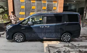 Toyota Esquire HYBRID PUSH PACKAGE 2020