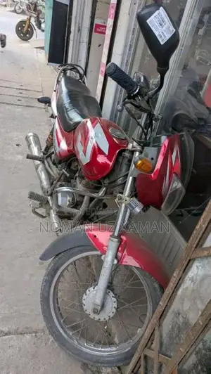 Bajaj CT 100 2016
