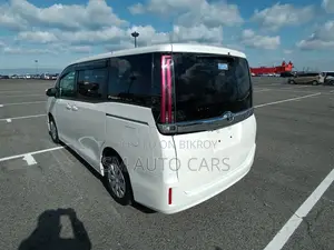 Toyota Noah Non Hybrid X Pearl 2021