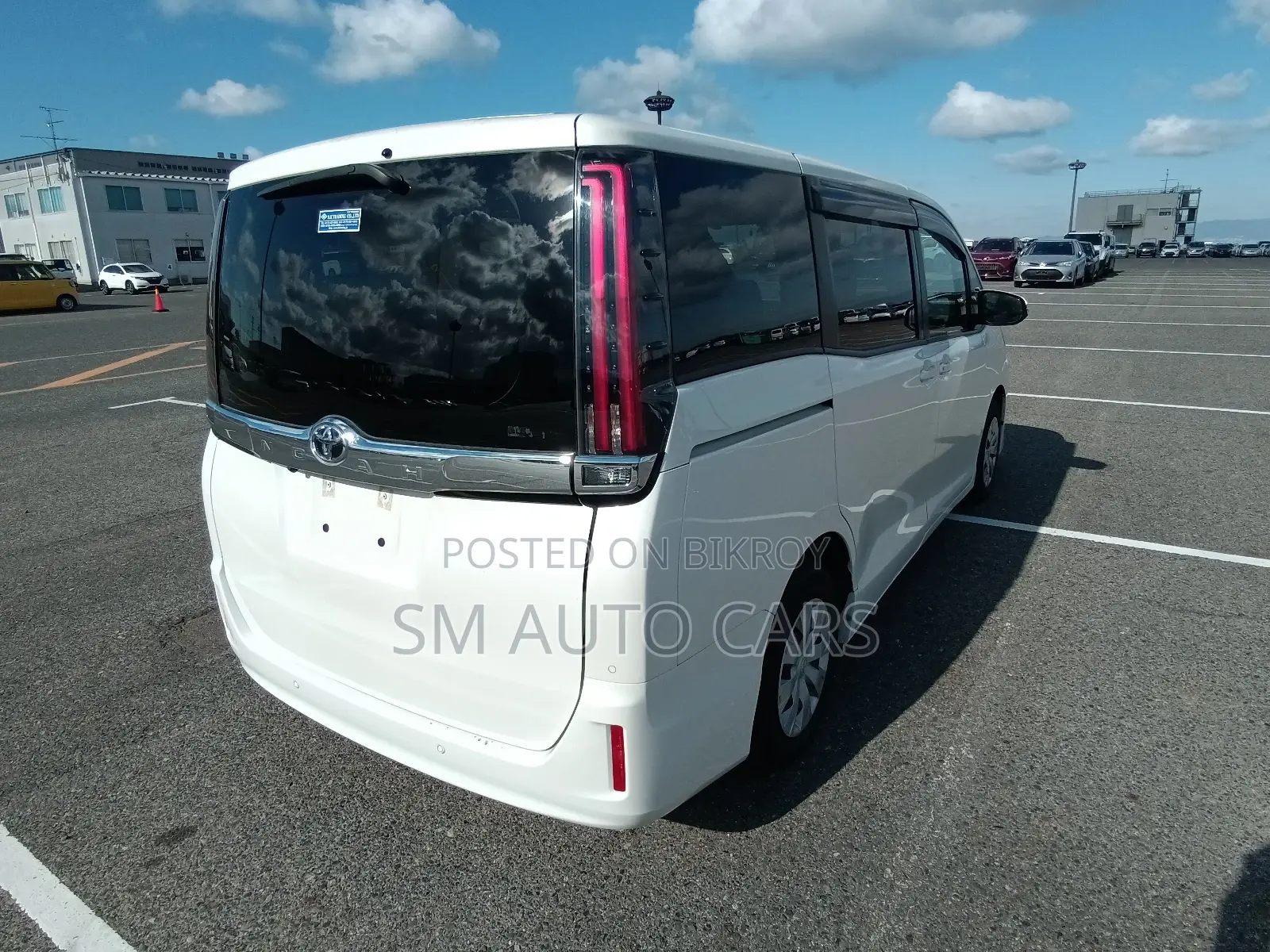 Toyota Noah Non Hybrid X Pearl 2021