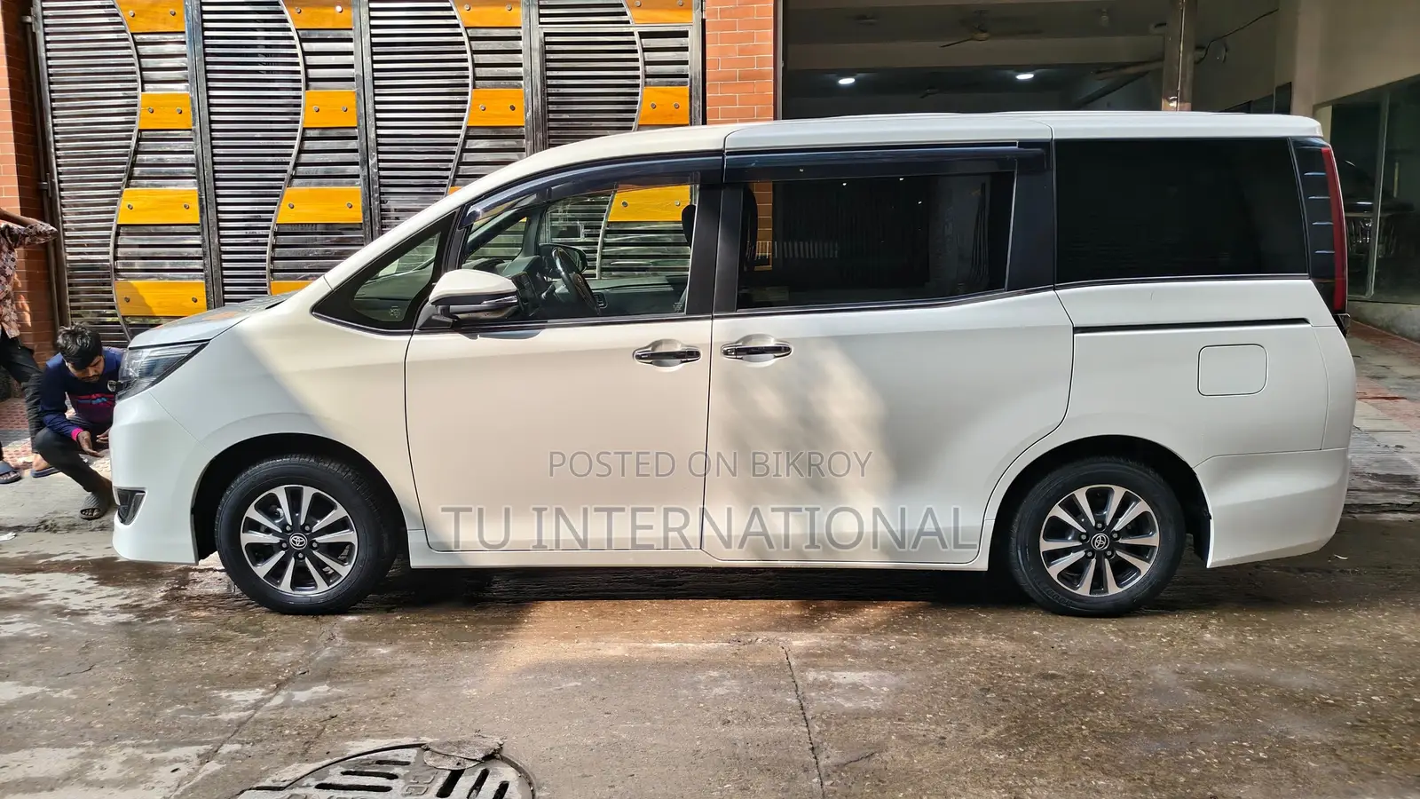 Toyota Esquire PUSH 2 DOOR POWER-HV 2020