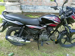 Bajaj Discover 100 . 2018