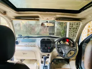 টয়োটা আরএভি৪ সানরুফ ২০০০