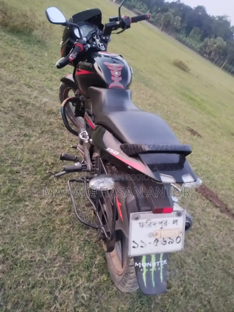 Bajaj Pulsar 150 . 2016