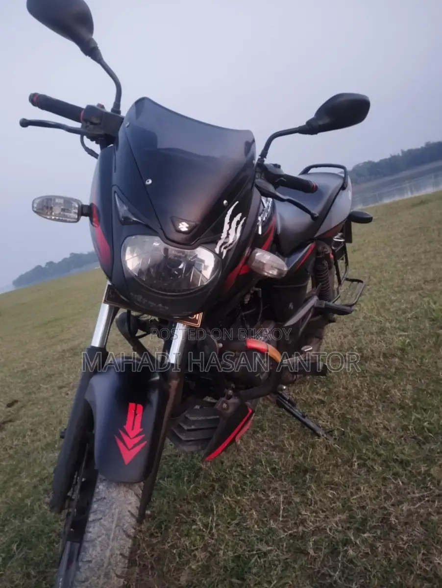 Bajaj Pulsar 150 . 2016