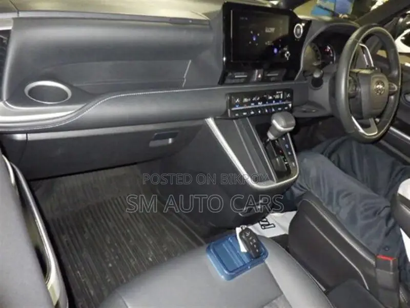 Toyota Noah Non Hybrid SZ Black 2022