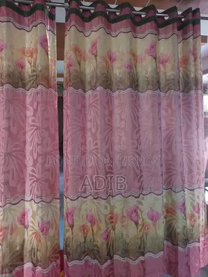 গোলাপি এবং ব্যবহৃত পর্দা