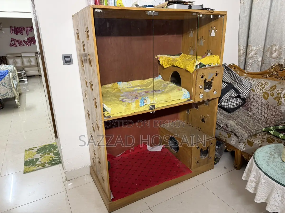 Akashi Wood Cat House