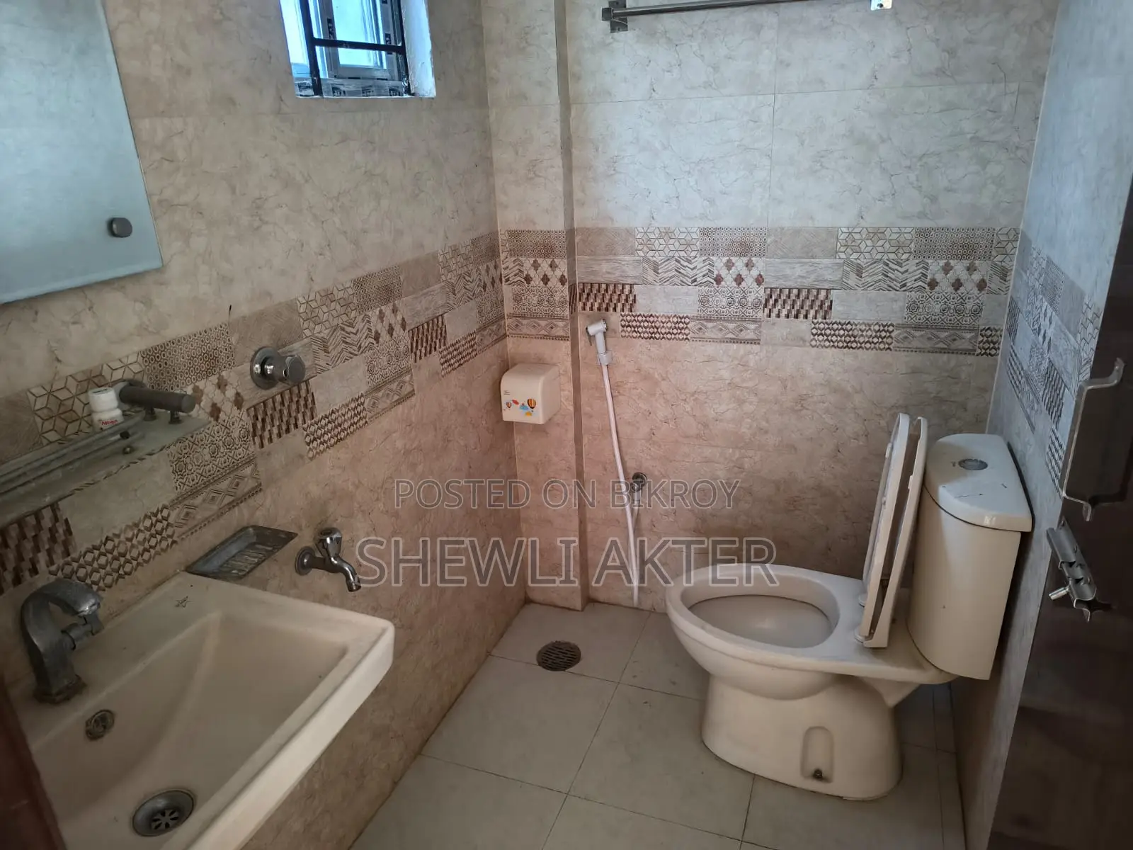 1800 SFT South-Facing Flat for Rent in Aftab Nagar, Dhaka