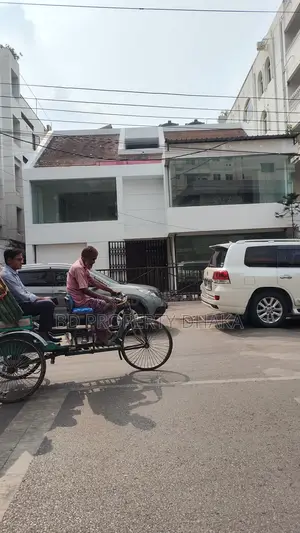 ৭৫০০ বর্গফুট ইন্ডিপেন্ডেন্ট হাউস শোরুম, চমৎকার লোকেশন গুলশান ২।