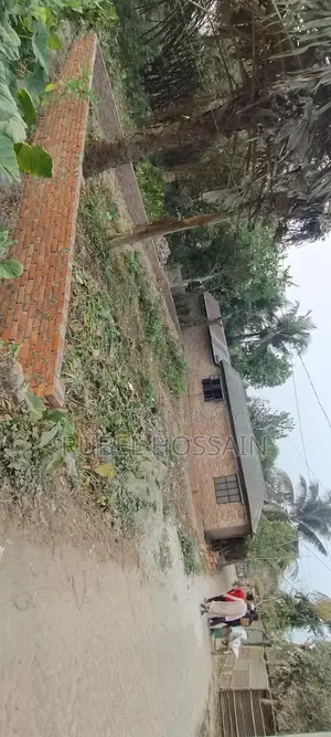 জমি বিক্রই হবে