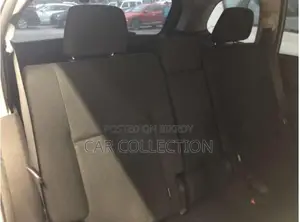 Toyota Fielder Ex Hybrid Silver 2022
