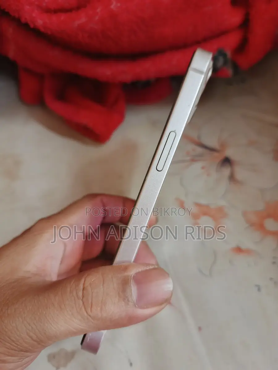 Apple iPhone 13 (Used)