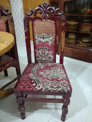4 chair 1 dining table