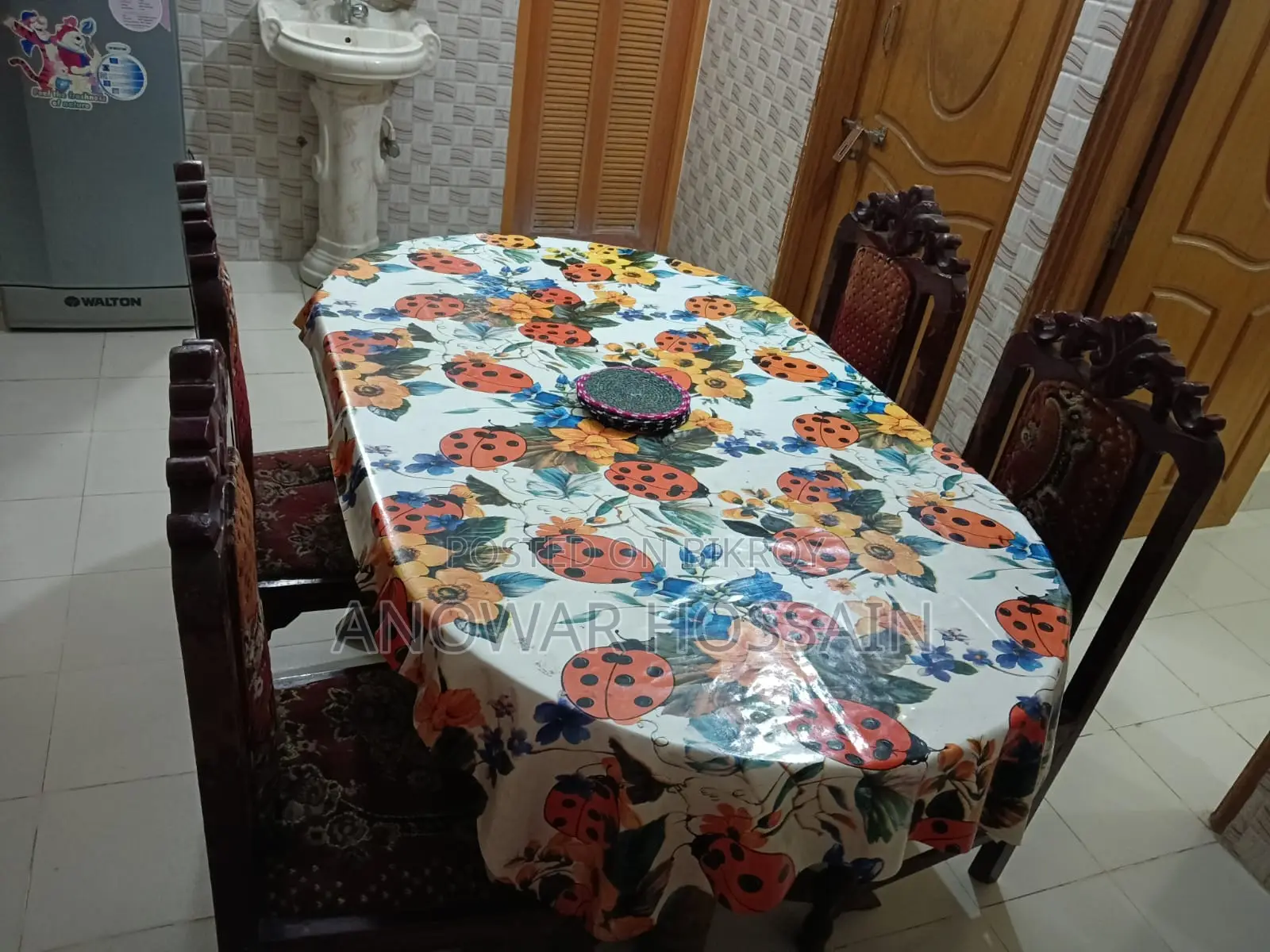 4 chair 1 dining table