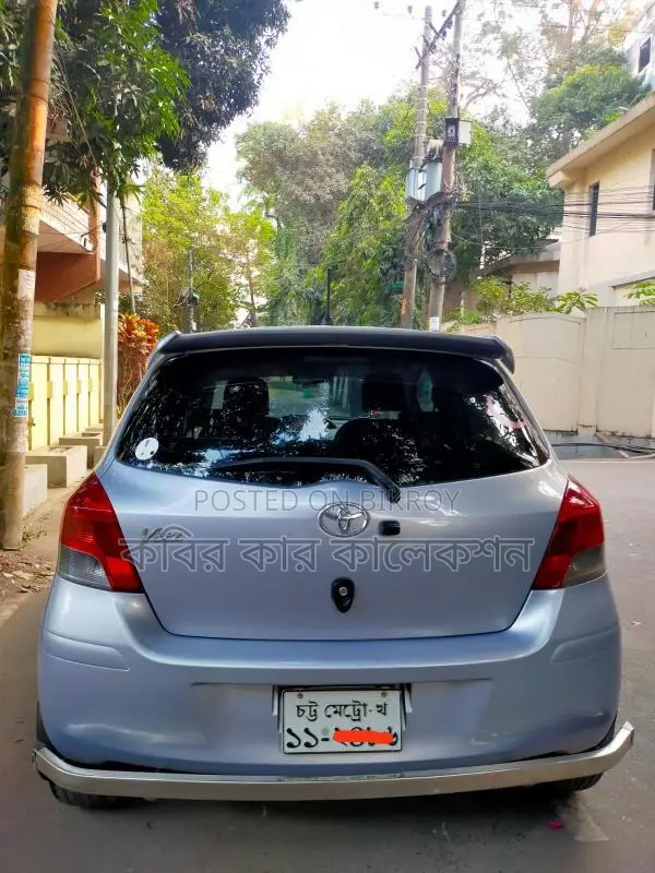 Toyota Vitz silver 2009