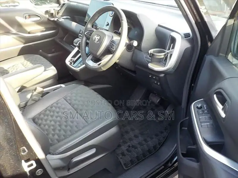 Toyota Voxy Hybrid SZ Black 2022