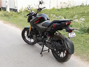 Hero Xtreme 160R 2025 Black