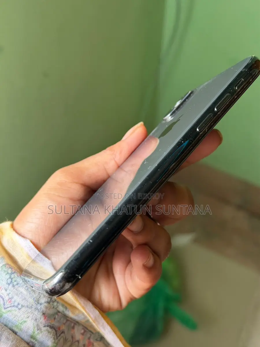 Apple iPhone XS Max . (Used)