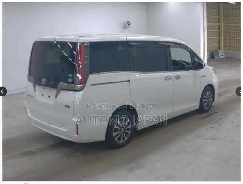 Toyota Esquire GI Premium 2019