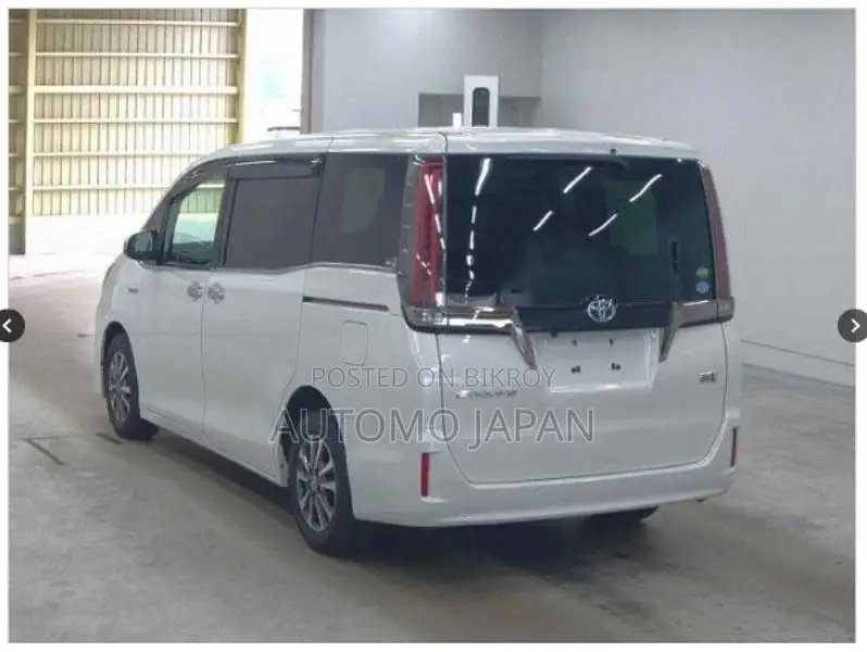 Toyota Esquire GI Premium 2019