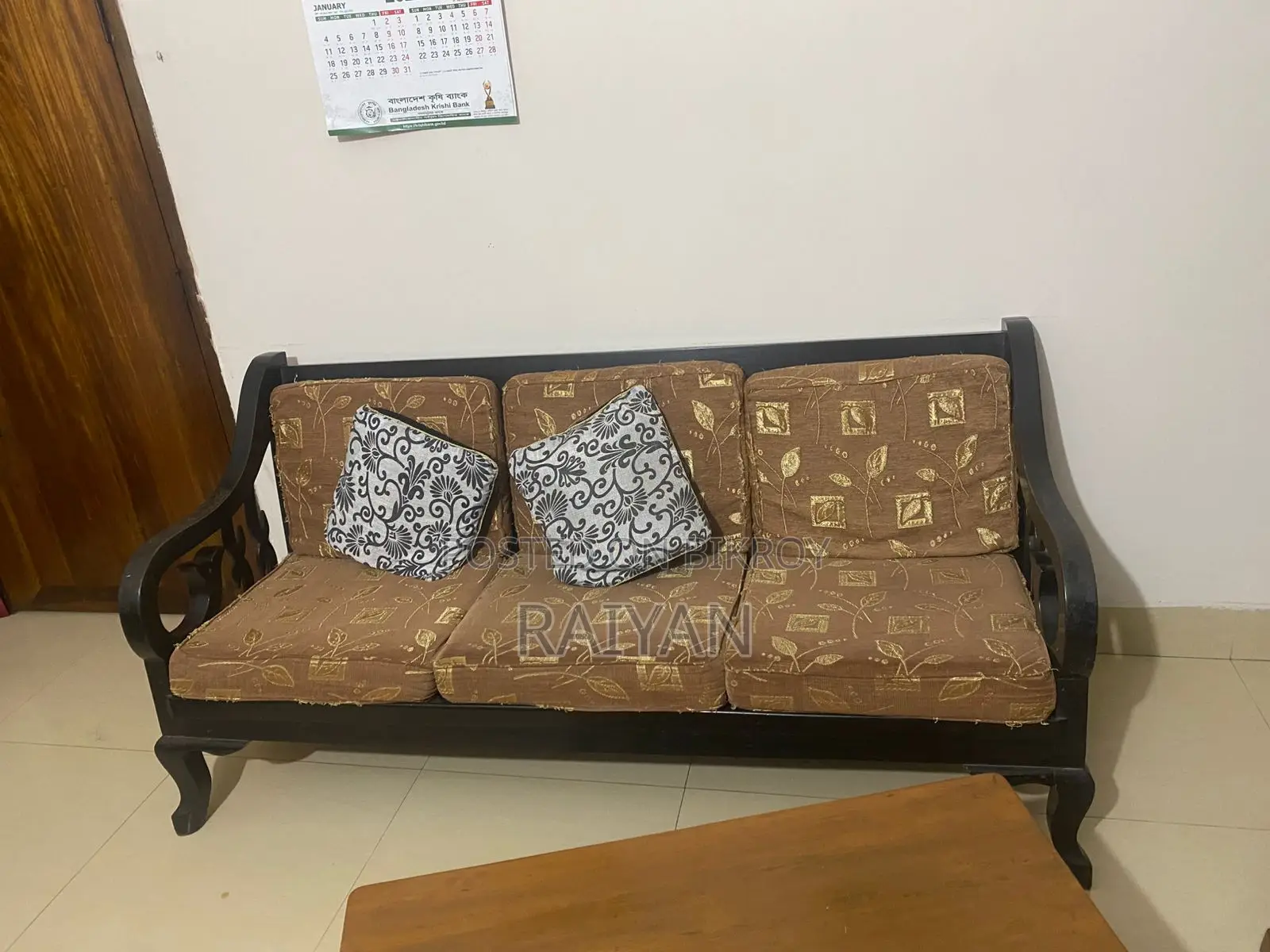 Shegun Wood Sofa