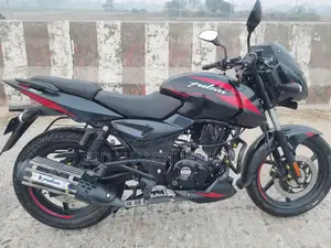 Bajaj Pulsar 150 double disk ABS 2023