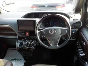 Toyota Esquire Gi Pre. Package 2020