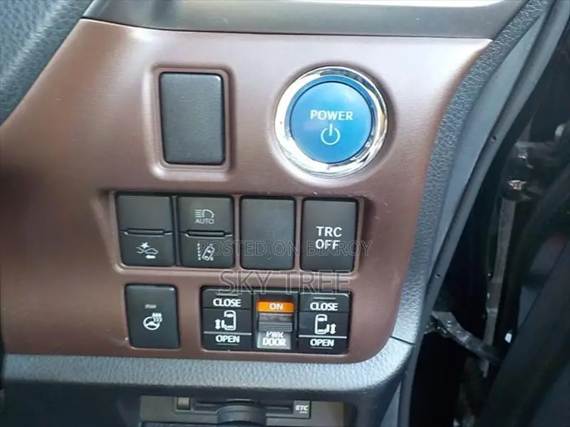 Toyota Esquire Gi Pre. Package 2020