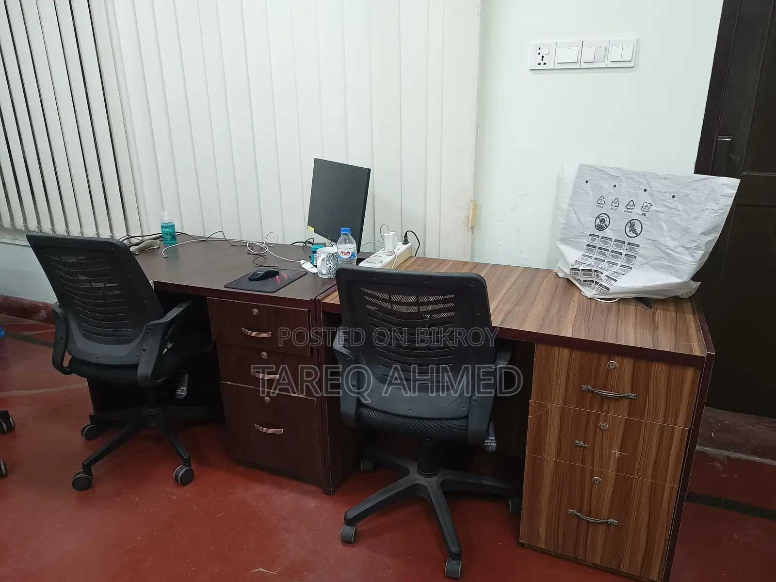 ওয়ার্কস্টেশন টেবিল