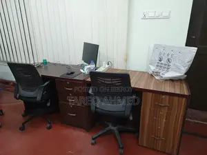 ওয়ার্কস্টেশন টেবিল