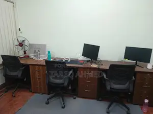 ওয়ার্কস্টেশন টেবিল