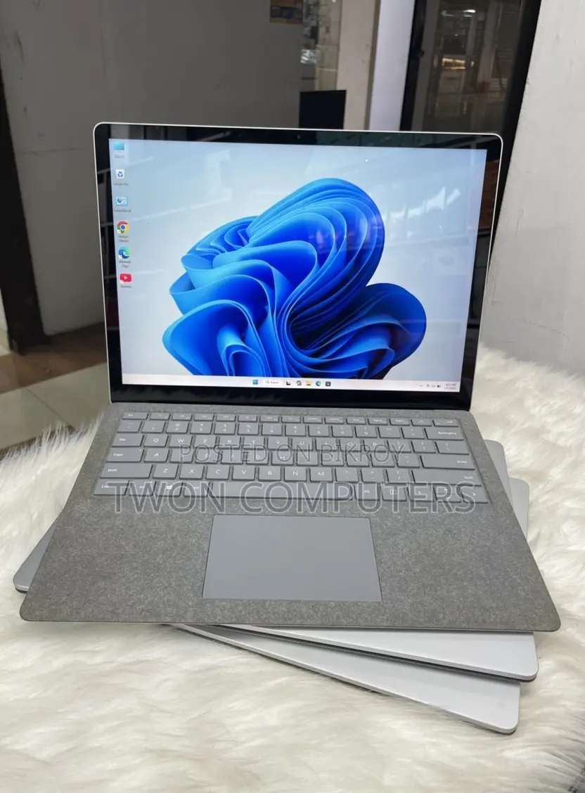 8/128 GB Microsoft Surface Laptop 2 Intel Core i5-8th Generation