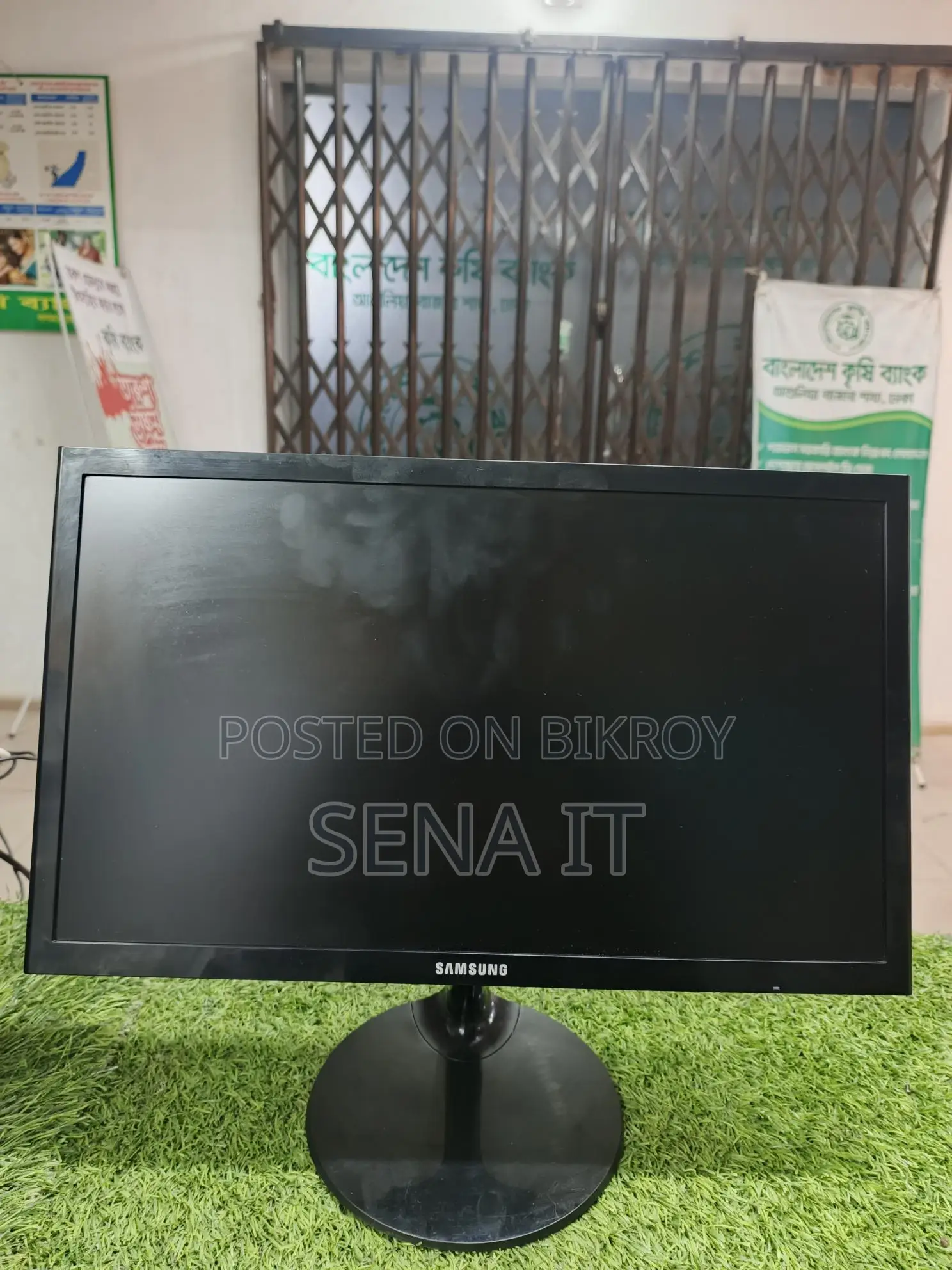 Samsung 19-inch Super Slim Monitor at an attractive price.