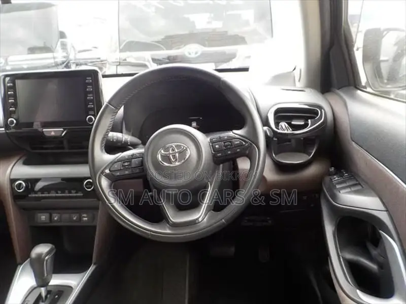 Toyota Yaris Cross Hybrid Z Red Wine 2021