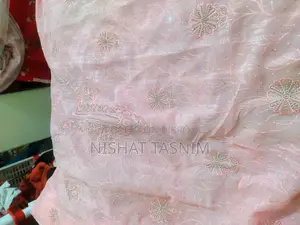 আনস্টিচড থ্রি পিস