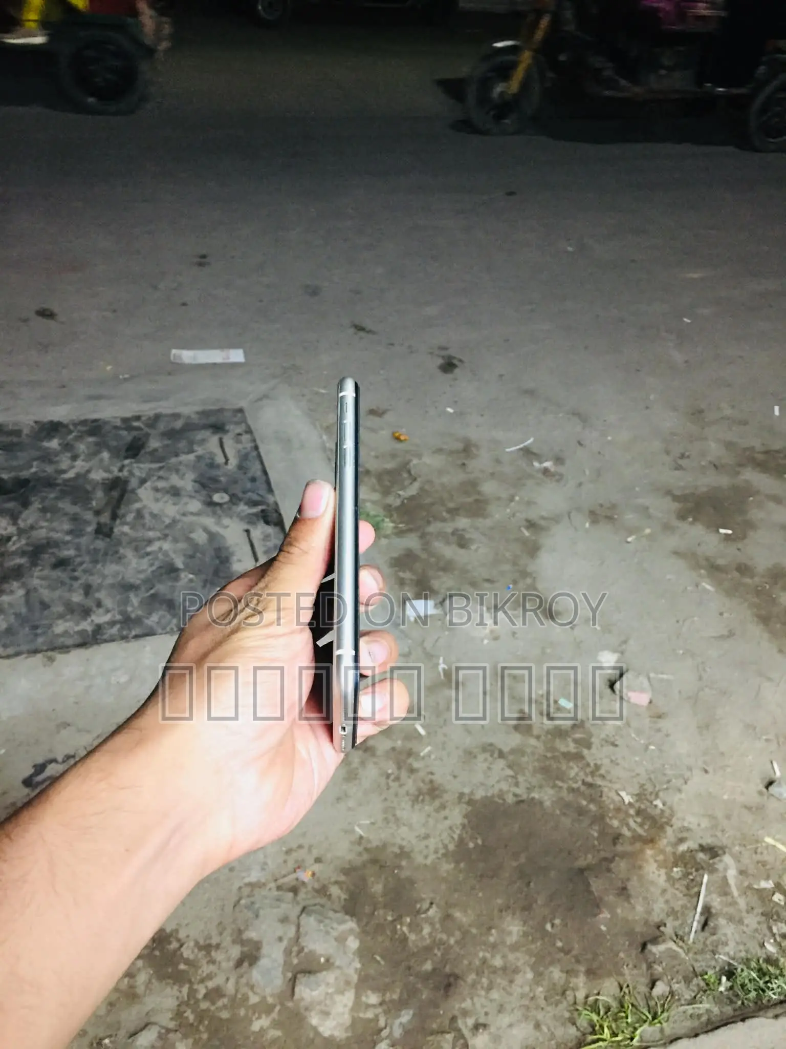 Apple iPhone 11 . (Used)