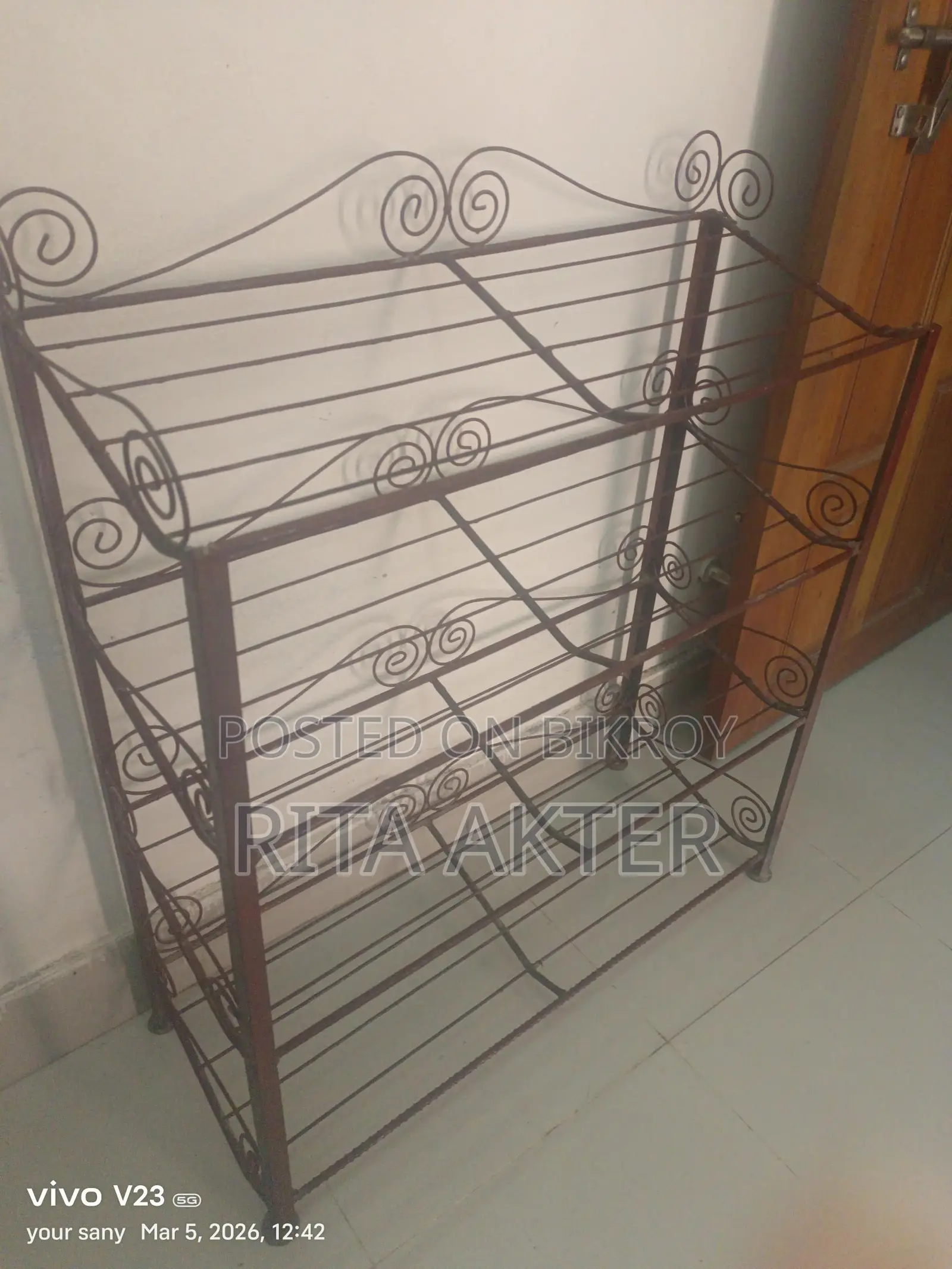 একটি জুতার র‍্যাক বিক্রি করা হবে