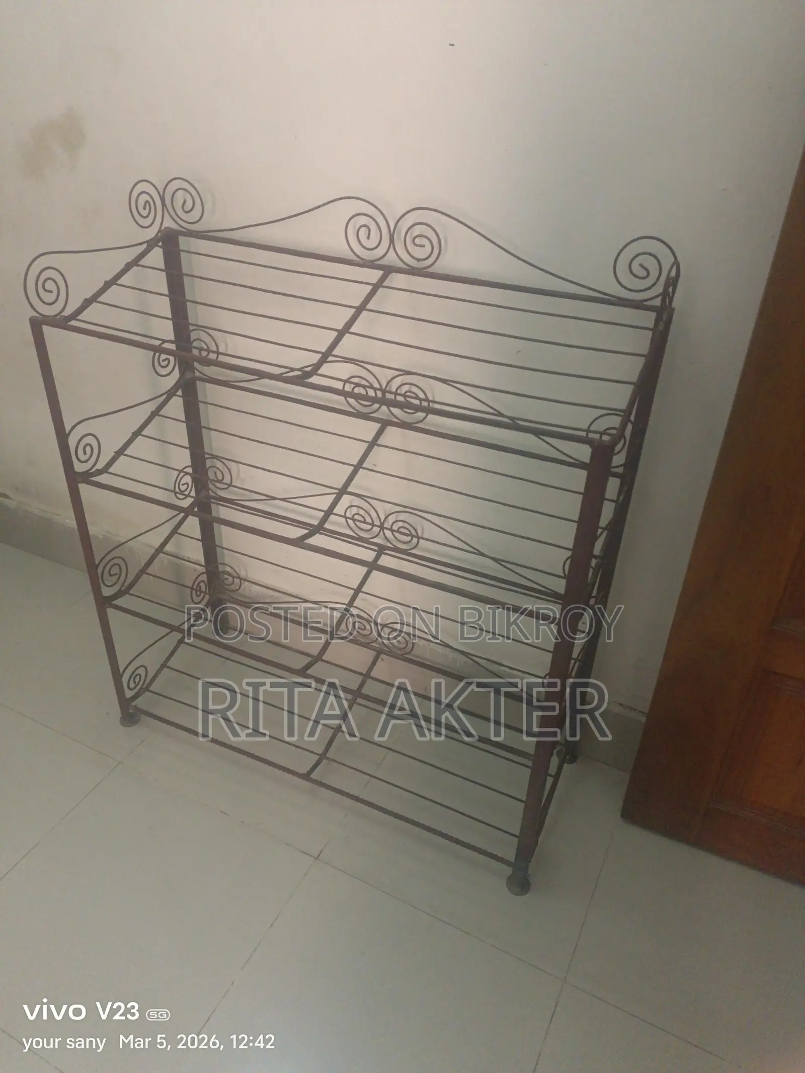 একটি জুতার র‍্যাক বিক্রি করা হবে