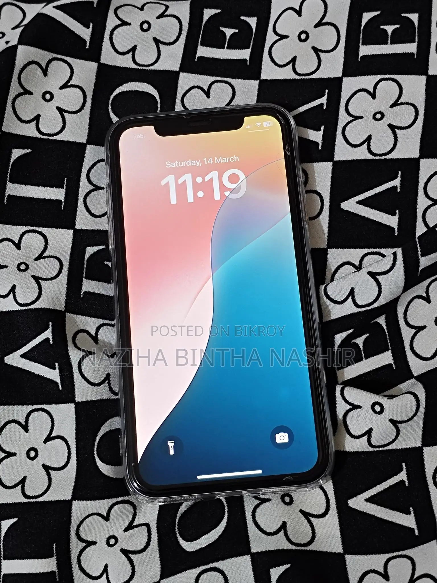 Apple iPhone 11 . (Used)