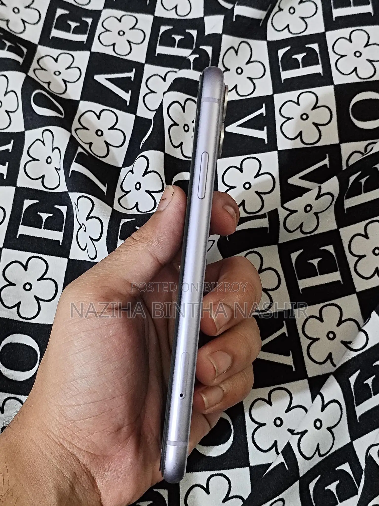 Apple iPhone 11 . (Used)